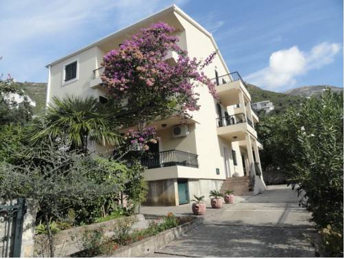 Petrovac na Moru Montenegro código promocional de reserva